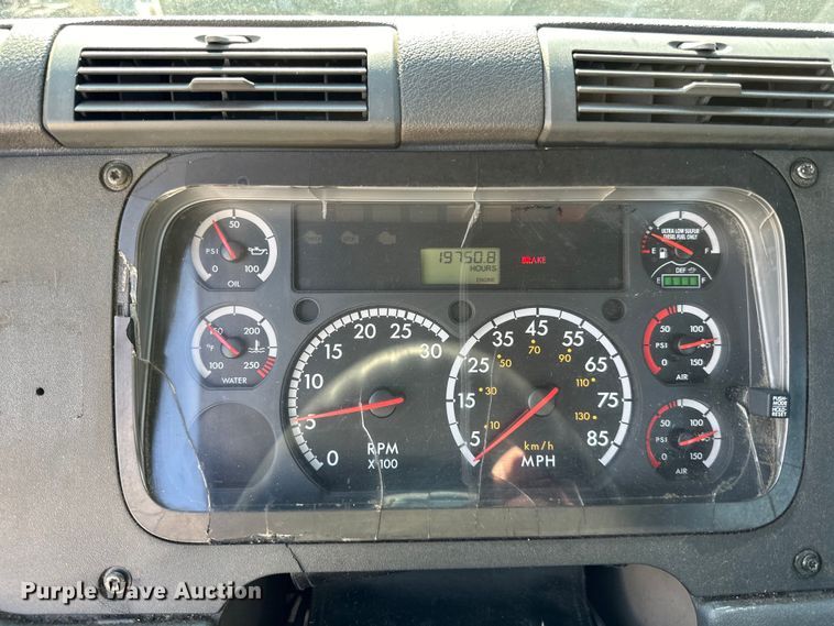 image for item LR9298 2016 Freightliner Cascadia 125 semi truck