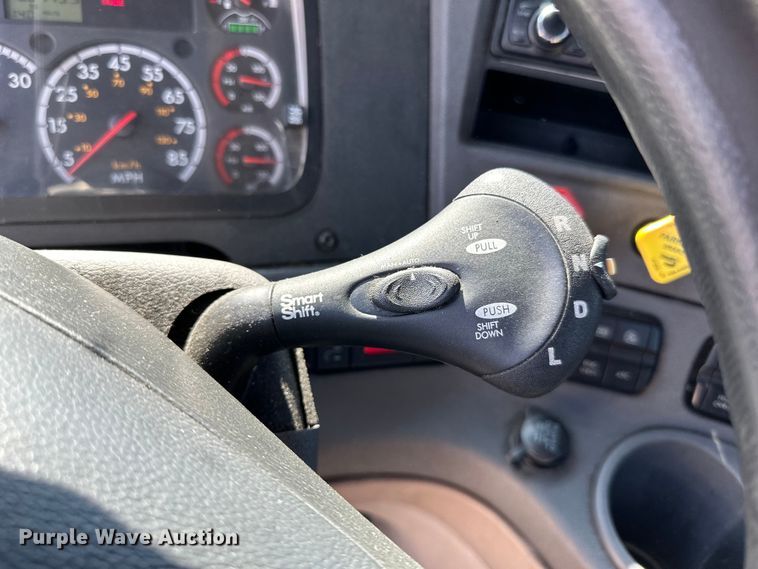 image for item LR9298 2016 Freightliner Cascadia 125 semi truck