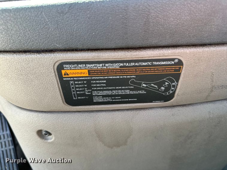 image for item LR9298 2016 Freightliner Cascadia 125 semi truck