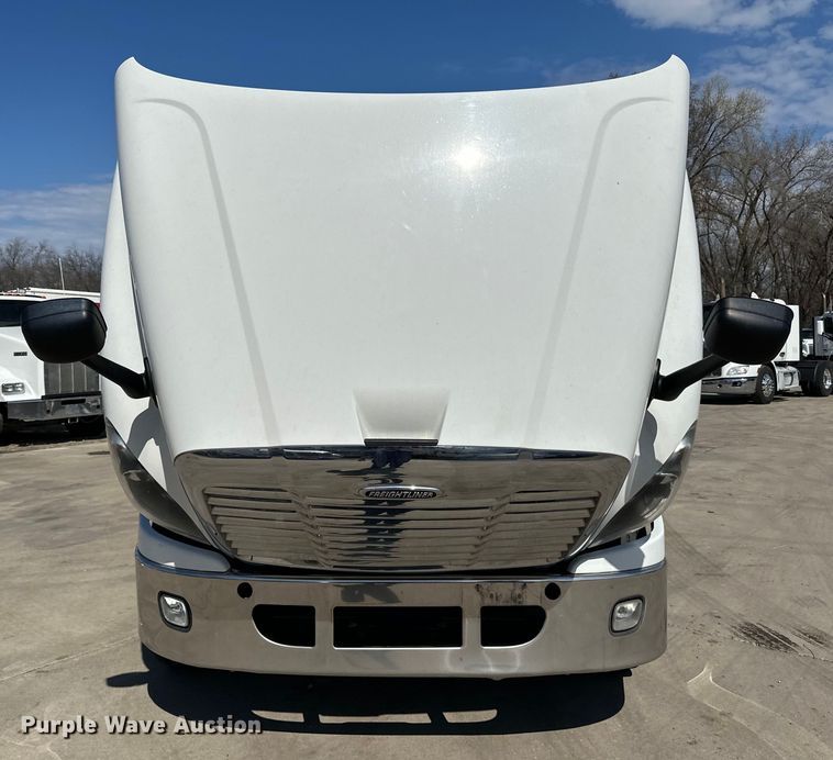 image for item LR9298 2016 Freightliner Cascadia 125 semi truck