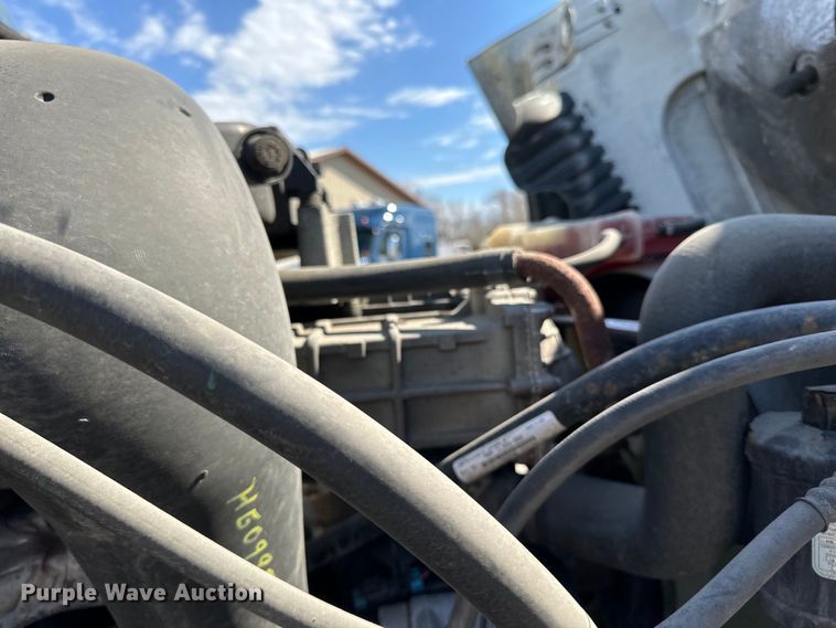 image for item LR9298 2016 Freightliner Cascadia 125 semi truck