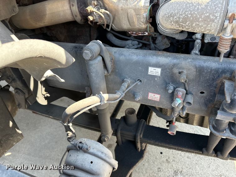 image for item LR9298 2016 Freightliner Cascadia 125 semi truck