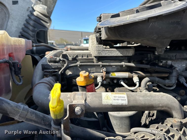 image for item LR9298 2016 Freightliner Cascadia 125 semi truck