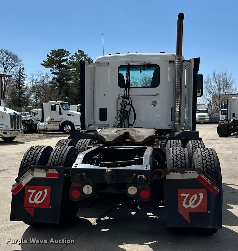 image for item LR9299 2016 Peterbilt  579 semi truck