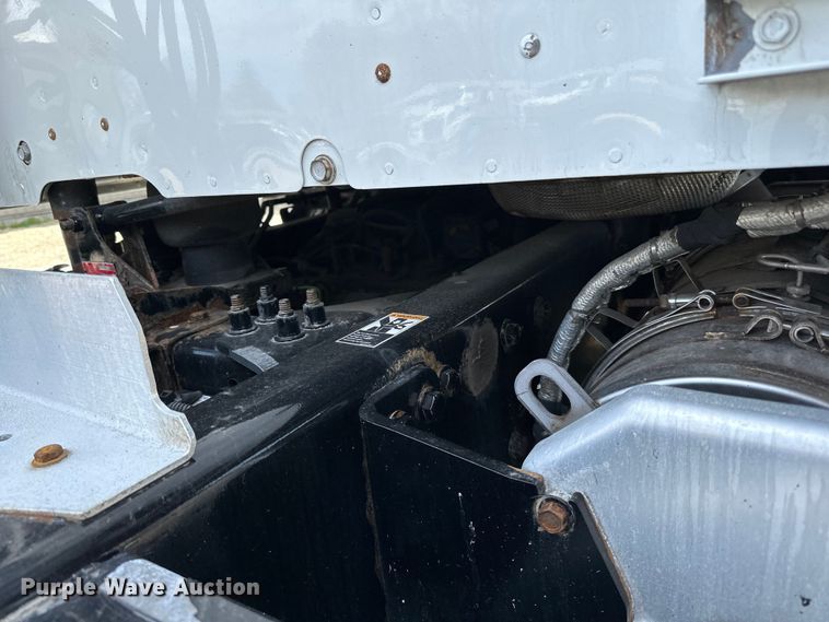 image for item LR9299 2016 Peterbilt  579 semi truck