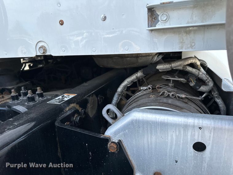 image for item LR9299 2016 Peterbilt  579 semi truck