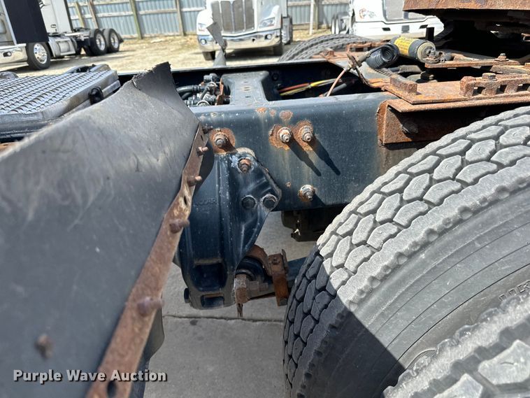 image for item LR9299 2016 Peterbilt  579 semi truck