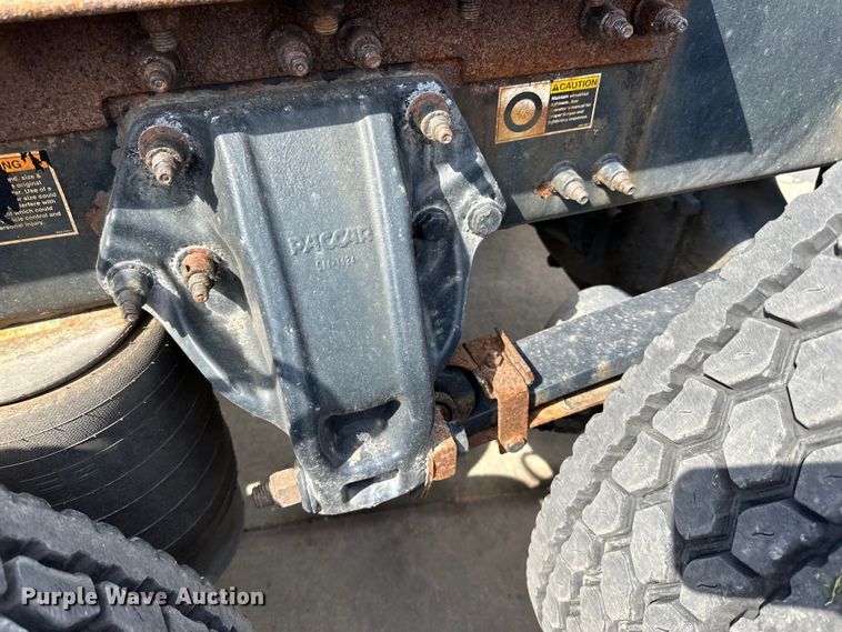 image for item LR9299 2016 Peterbilt  579 semi truck