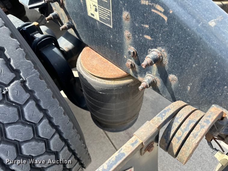 image for item LR9299 2016 Peterbilt  579 semi truck