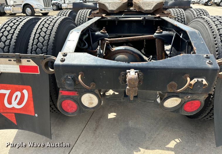 image for item LR9299 2016 Peterbilt  579 semi truck