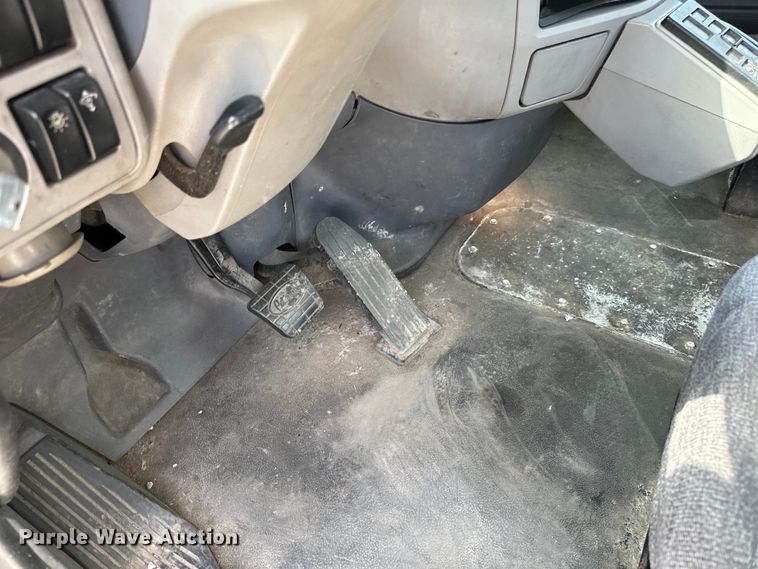 image for item LR9299 2016 Peterbilt  579 semi truck