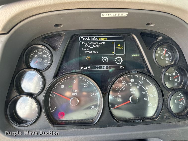 image for item LR9299 2016 Peterbilt  579 semi truck