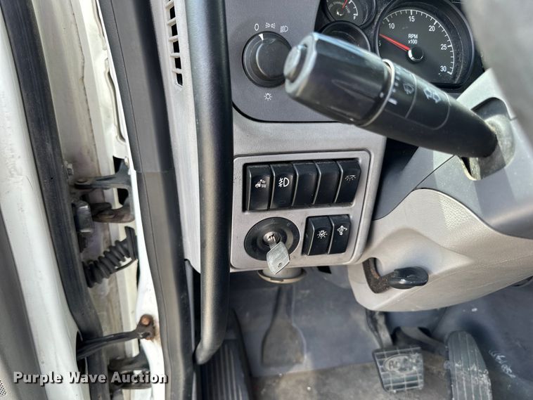 image for item LR9299 2016 Peterbilt  579 semi truck