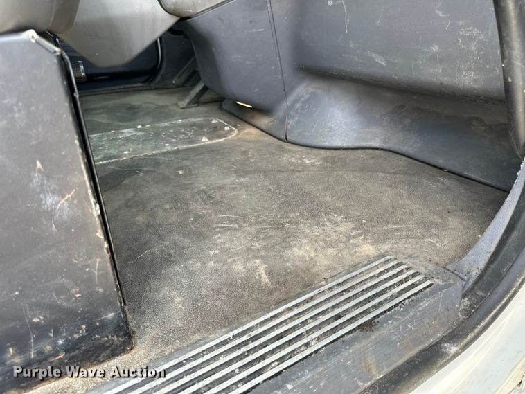 image for item LR9299 2016 Peterbilt  579 semi truck