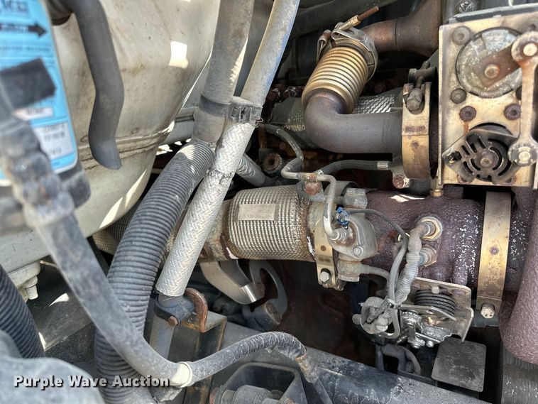 image for item LR9299 2016 Peterbilt  579 semi truck