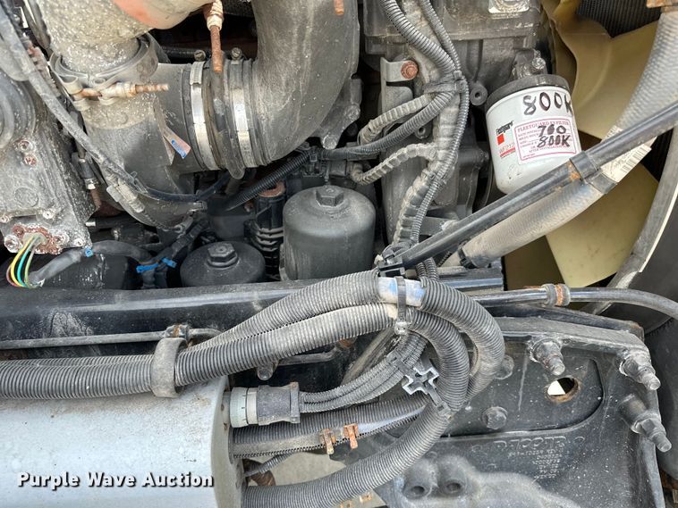 image for item LR9299 2016 Peterbilt  579 semi truck