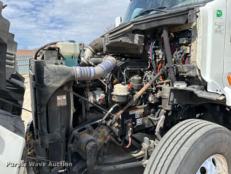 image for item LR9299 2016 Peterbilt  579 semi truck