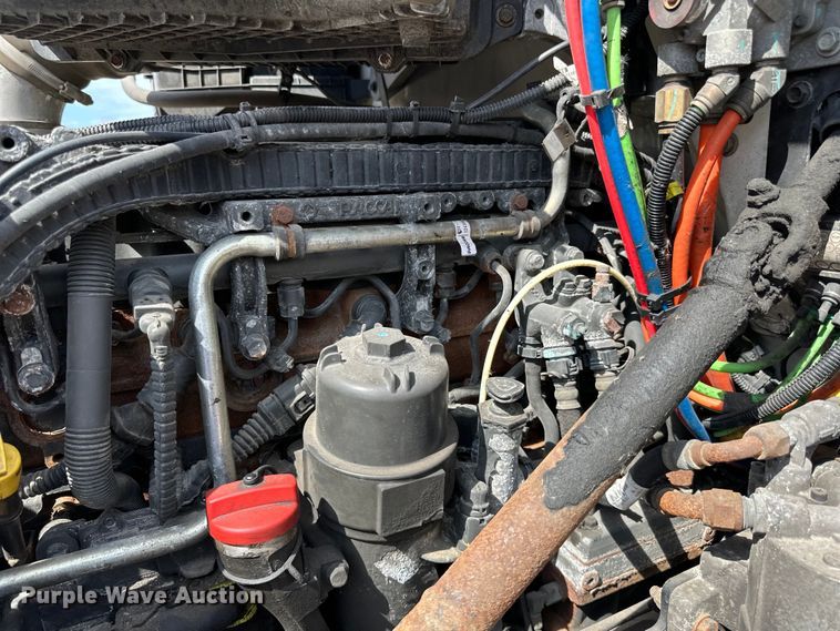 image for item LR9299 2016 Peterbilt  579 semi truck