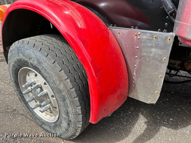 image for item LR9300 1990 Peterbilt  379 dump truck