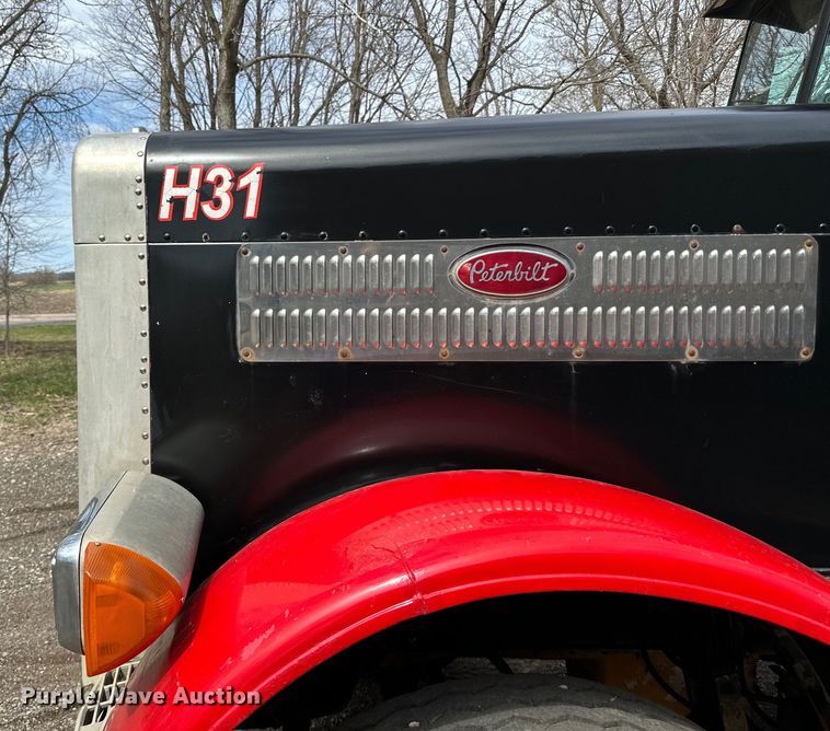 image for item LR9300 1990 Peterbilt  379 dump truck