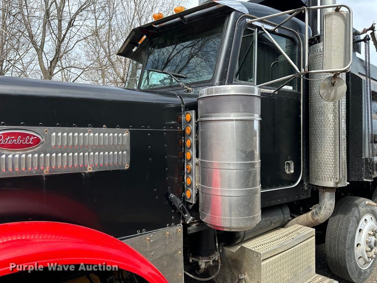 image for item LR9300 1990 Peterbilt  379 dump truck