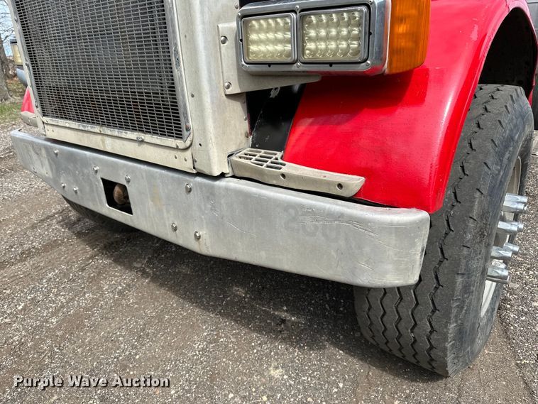 image for item LR9300 1990 Peterbilt  379 dump truck