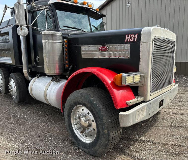 image for item LR9300 1990 Peterbilt  379 dump truck