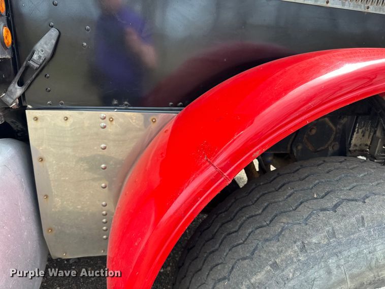 image for item LR9300 1990 Peterbilt  379 dump truck