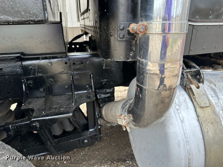 image for item LR9300 1990 Peterbilt  379 dump truck