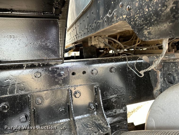 image for item LR9300 1990 Peterbilt  379 dump truck