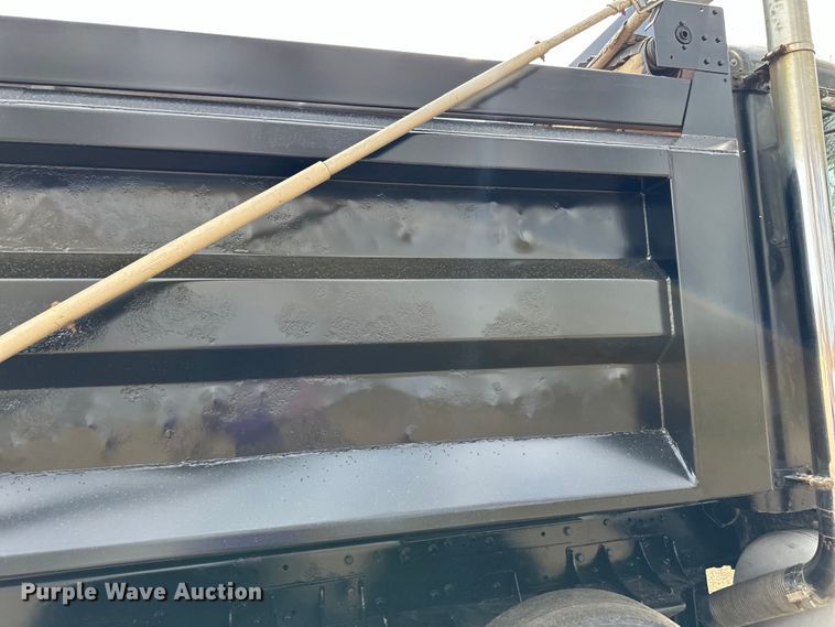 image for item LR9300 1990 Peterbilt  379 dump truck