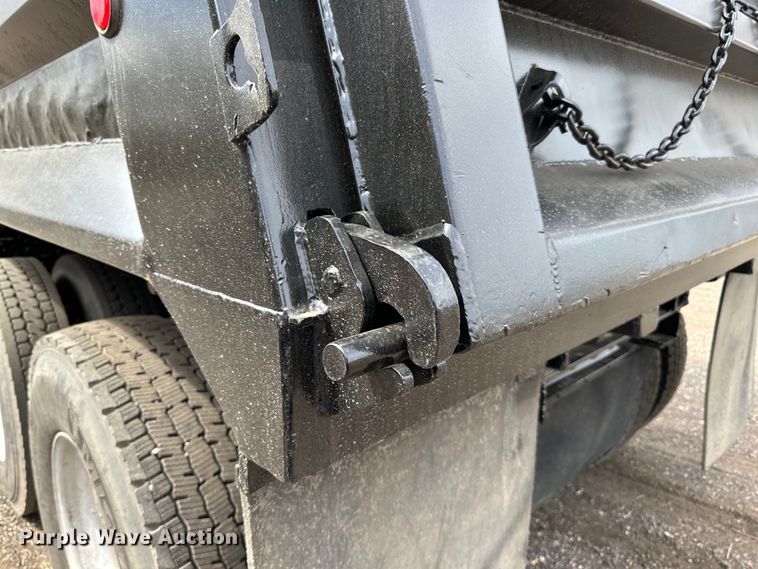 image for item LR9300 1990 Peterbilt  379 dump truck