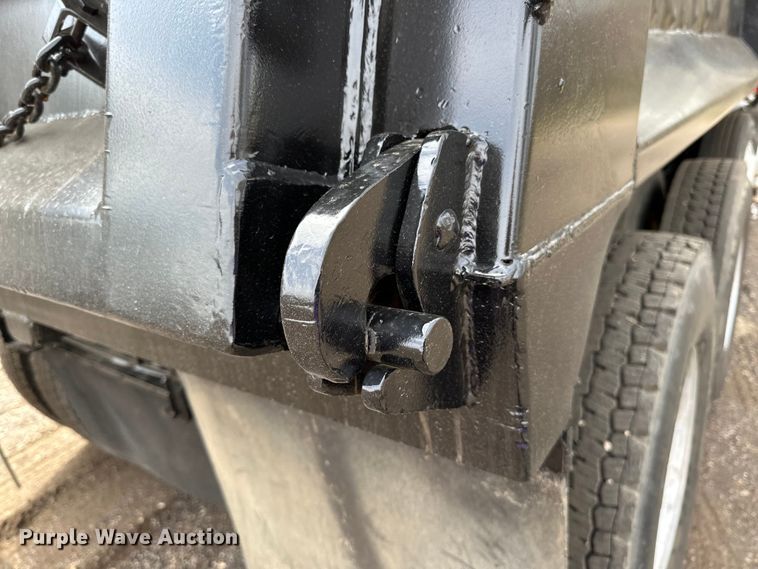 image for item LR9300 1990 Peterbilt  379 dump truck