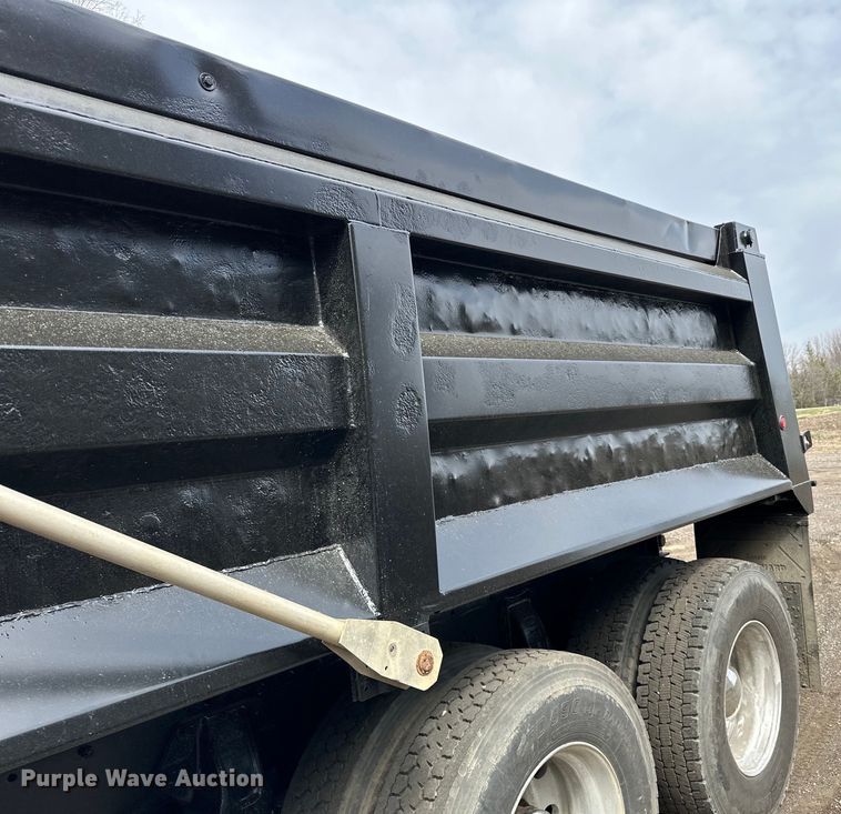 image for item LR9300 1990 Peterbilt  379 dump truck