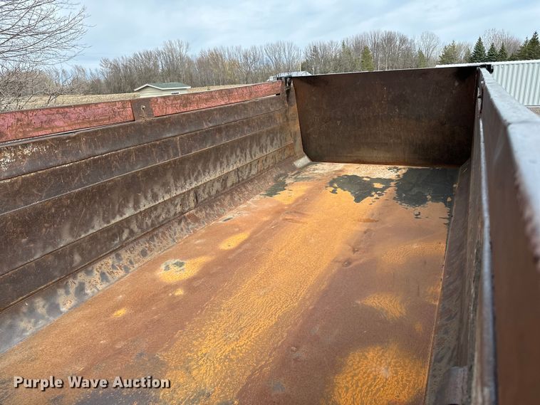 image for item LR9300 1990 Peterbilt  379 dump truck