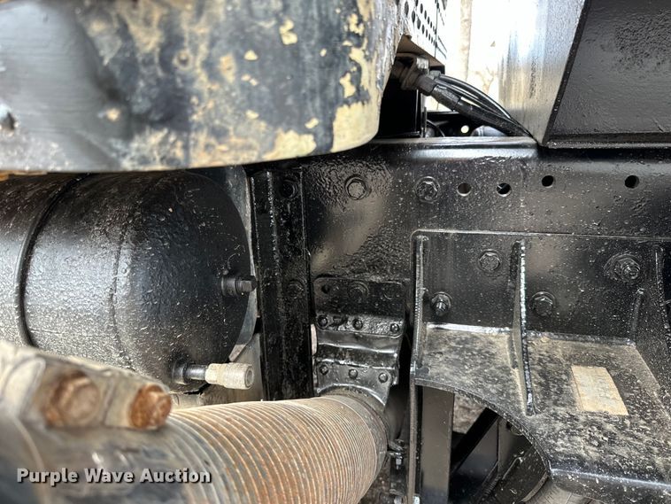 image for item LR9300 1990 Peterbilt  379 dump truck