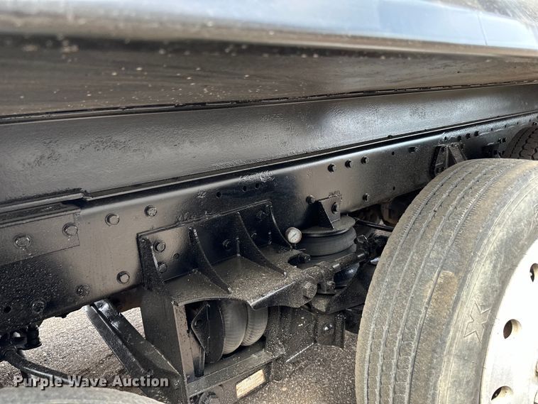 image for item LR9300 1990 Peterbilt  379 dump truck