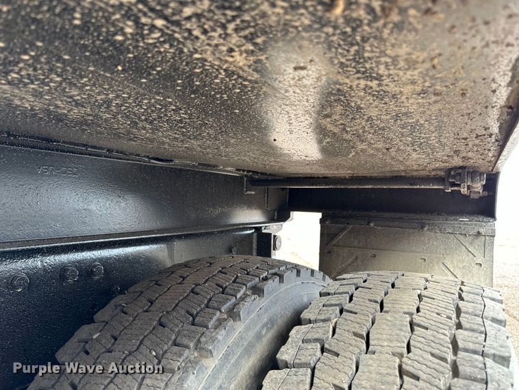 image for item LR9300 1990 Peterbilt  379 dump truck