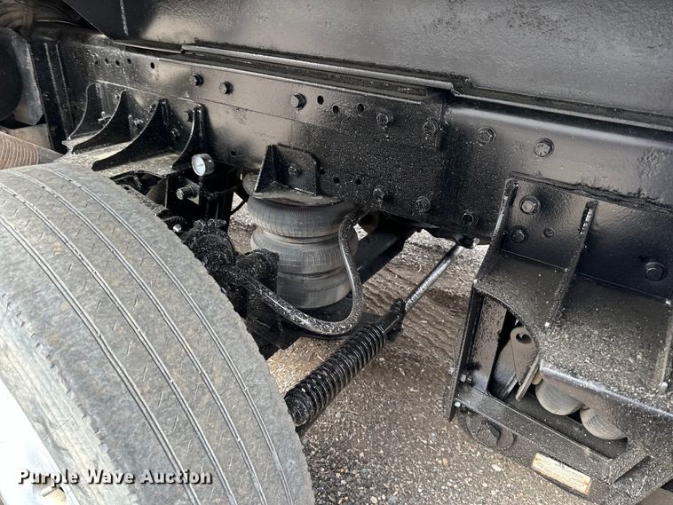 image for item LR9300 1990 Peterbilt  379 dump truck