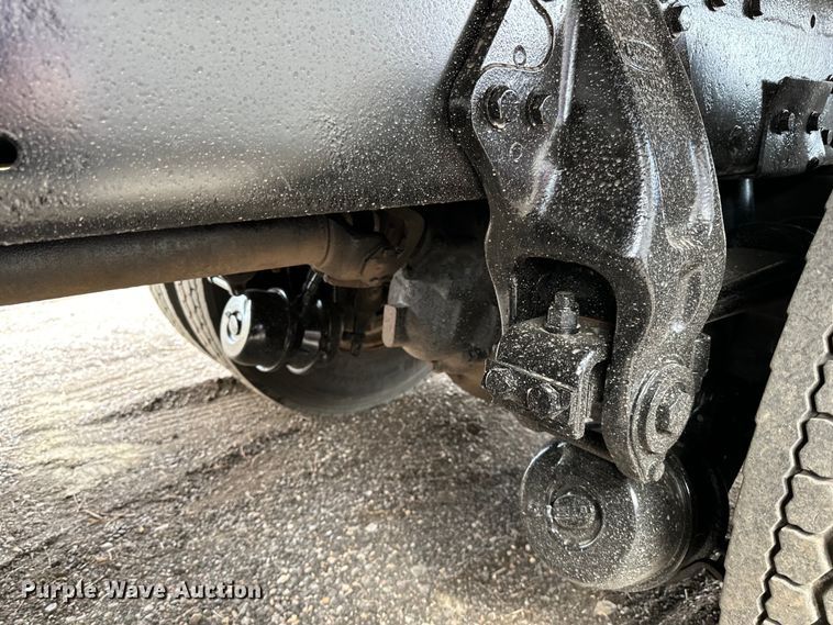 image for item LR9300 1990 Peterbilt  379 dump truck