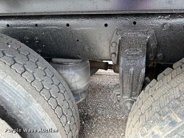 image for item LR9300 1990 Peterbilt  379 dump truck