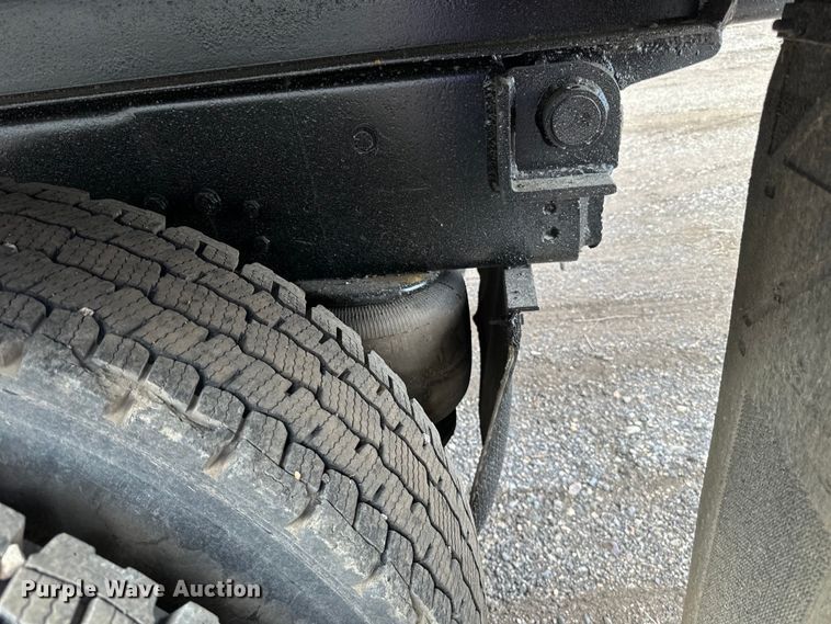 image for item LR9300 1990 Peterbilt  379 dump truck