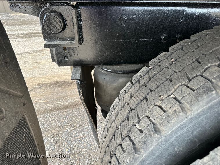 image for item LR9300 1990 Peterbilt  379 dump truck