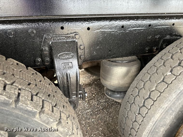 image for item LR9300 1990 Peterbilt  379 dump truck