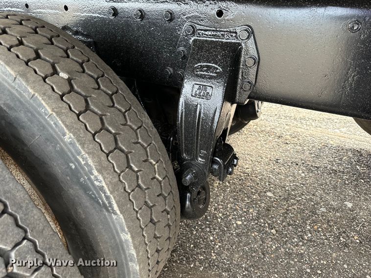 image for item LR9300 1990 Peterbilt  379 dump truck