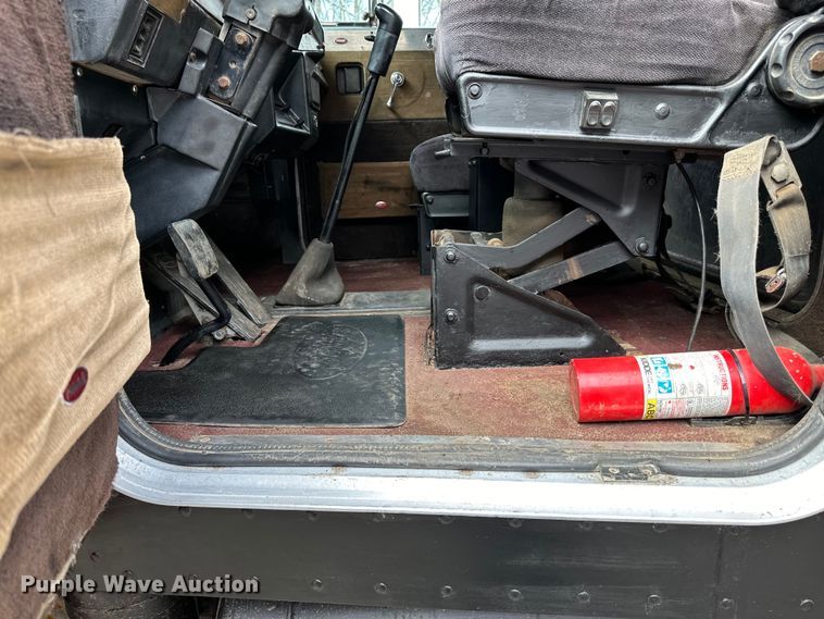 image for item LR9300 1990 Peterbilt  379 dump truck