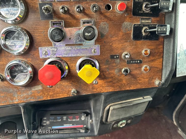 image for item LR9300 1990 Peterbilt  379 dump truck