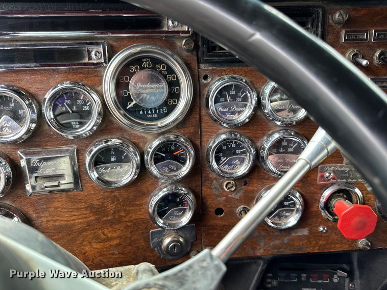 image for item LR9300 1990 Peterbilt  379 dump truck