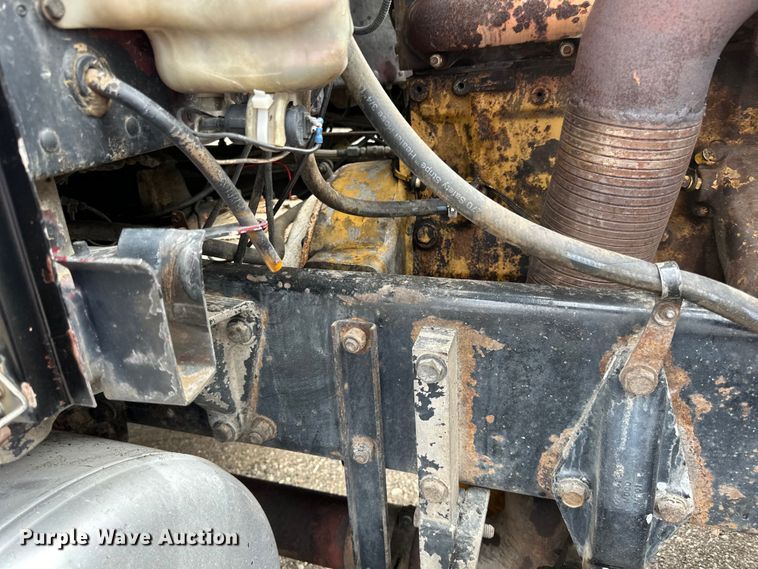 image for item LR9300 1990 Peterbilt  379 dump truck