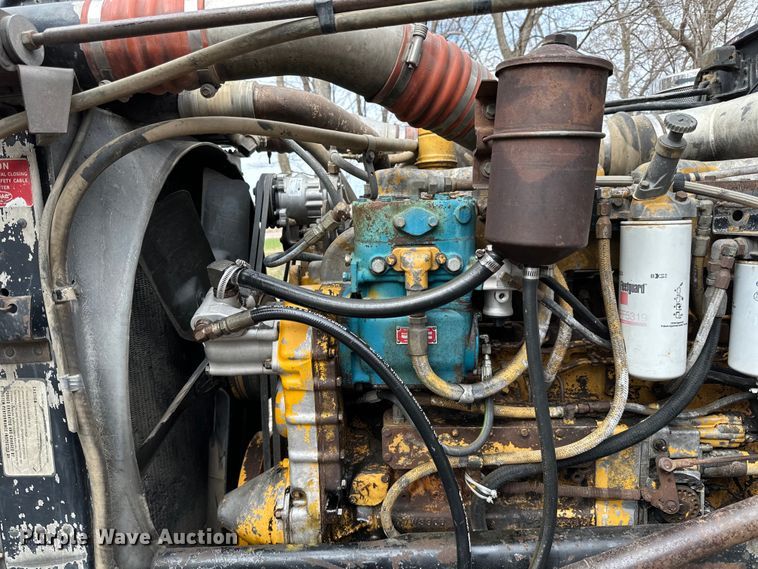 image for item LR9300 1990 Peterbilt  379 dump truck